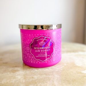 Bath and Body Works Wildberry Jam Donut Candle